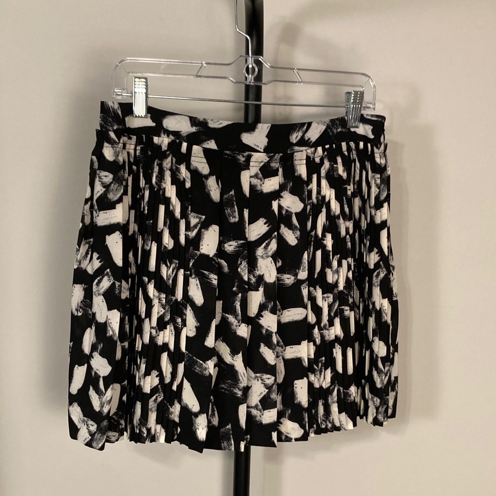 Banana Republic Black & White Pleated Brushstroke Skater Skirt Size 6